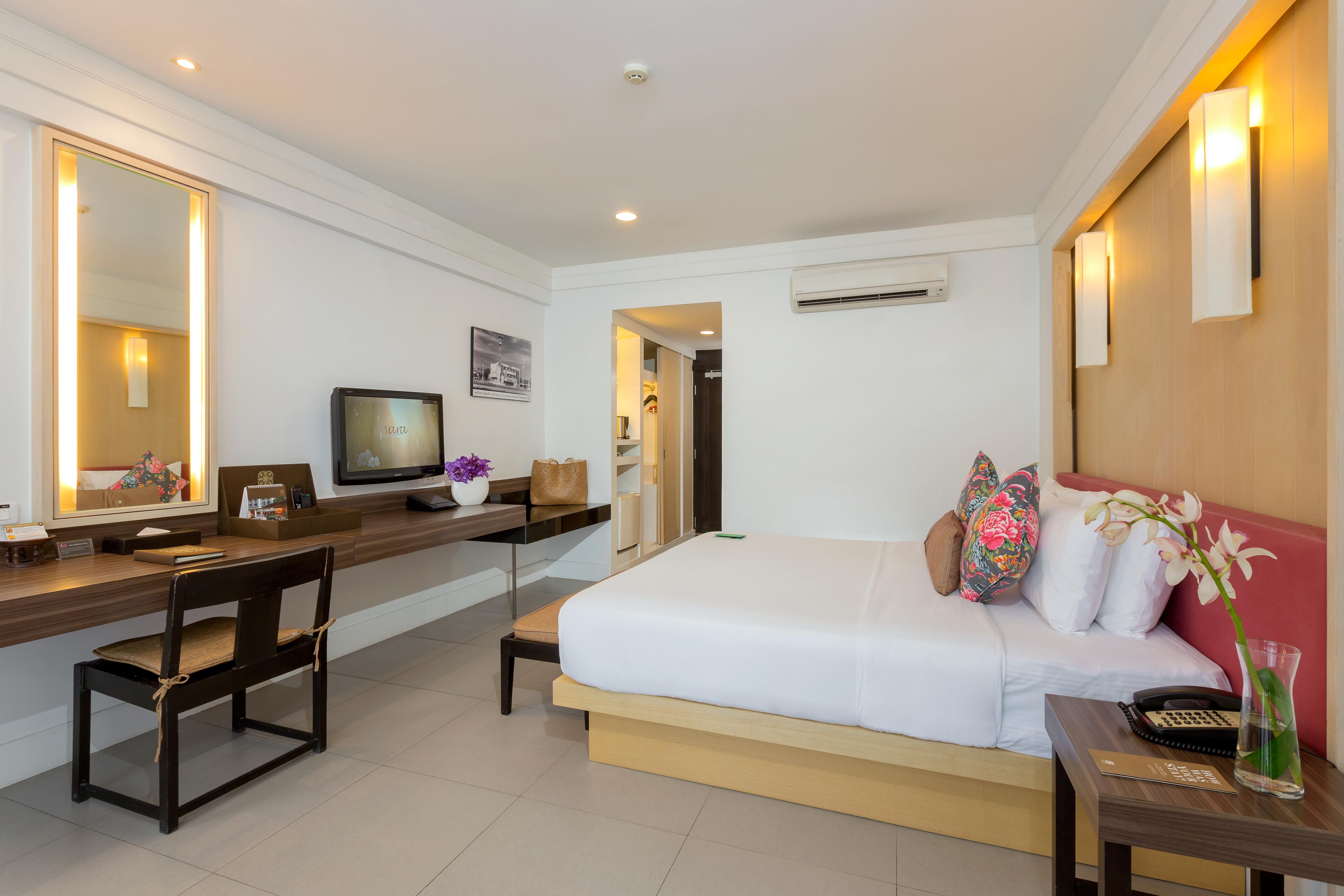 Sawaddi Patong Resort & Spa By Tolani - Sha Extra Plus Exterior foto